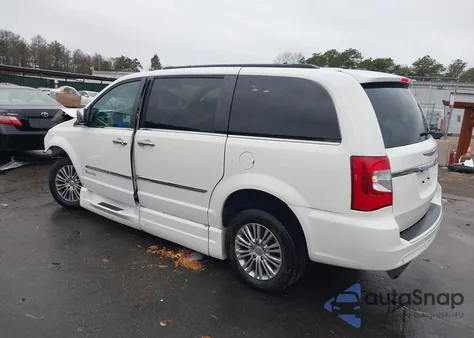 2013 Chrysler Town & Country Touring-L z USA, uszkodzony, nr VIN 2C4RC1CG1DR623829